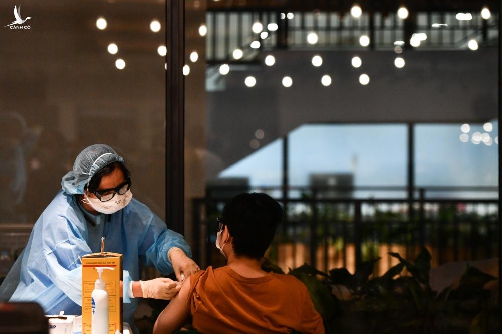 TP.HCM đồng loạt tổ chức tiêm vắc xin Covid-19