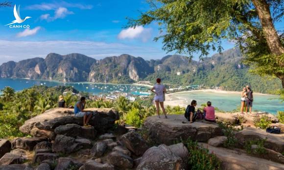 Thái Lan muốn sống chung với COVID-19 bằng chiến dịch tiêm vắc xin