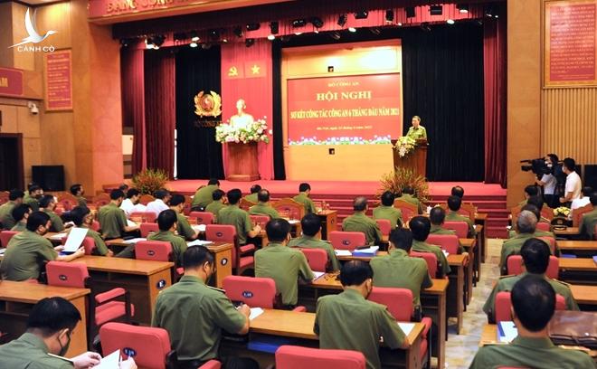 Chủ tịch nước Nguyễn Xuân Phúc dự Hội nghị sơ kết công tác Công an 6 tháng đầu năm 2021