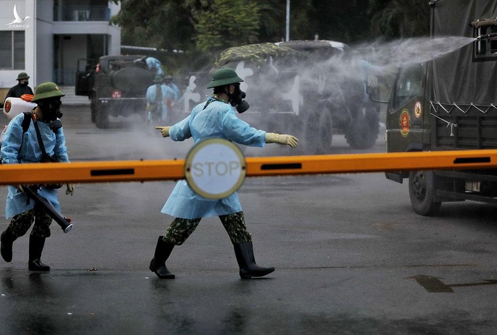 Số ca Covid-19 tăng kỷ lục, TP.HCM ‘cân não’ chống dịch, chờ đợi vắc xin Số ca Covid-19 tăng kỷ lục, TP.HCM ‘cân não’ chống dịch, chờ đợi vắc xin