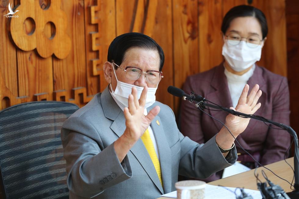 Chính quyền Hàn Quốc mạnh tay xử lý giáo chủ làm lây lan dịch bệnh