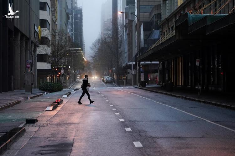 Thế giới có vaccine, dịch vẫn bùng ở khắp các châu lục