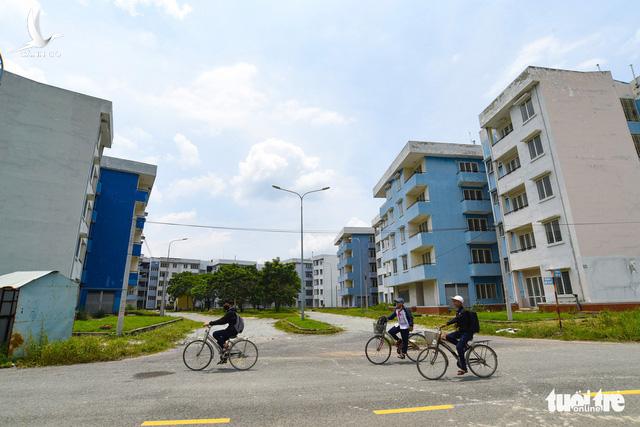 Vụ 200 người dương tính ‘phải để ngoài cộng đồng’ ở Bình Chánh: Đã được đưa đi bệnh viện Vụ 200 người dương tính ‘phải để ngoài cộng đồng’ ở Bình Chánh: Đã được đưa đi bệnh viện