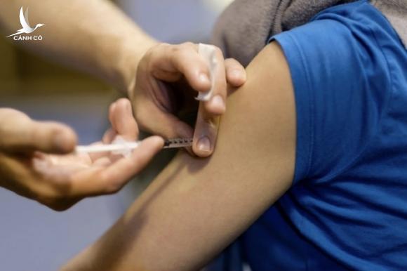 Người đầu tiên tử vong sau khi nhiễm cả hai biến thể Covid-19 đồng thời Người đầu tiên tử vong sau khi nhiễm cả hai biến thể Covid-19 đồng thời