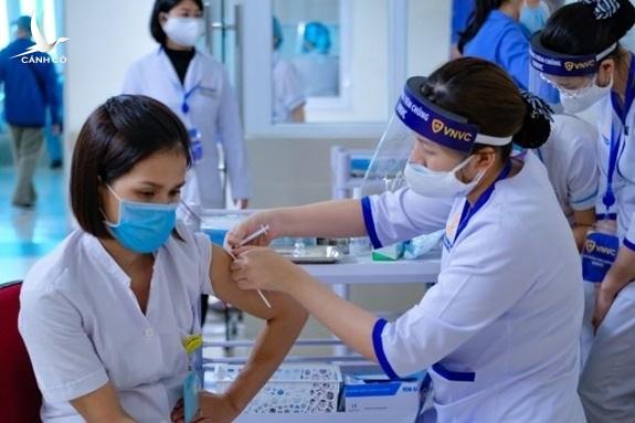 Người dân có thể ngồi nhà tự đăng ký tiêm vaccine Covid-19 từ 10-7 Người dân có thể ngồi nhà tự đăng ký tiêm vaccine Covid-19 từ 10-7