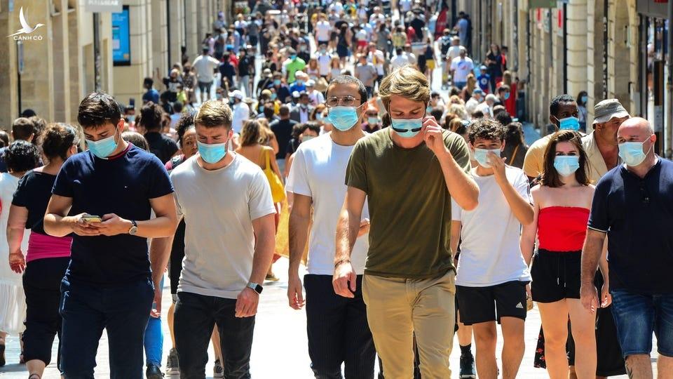 Biến thể Delta sinh sôi trong hàng triệu lá phổi người Châu Âu sau “ngày tự do” Biến thể Delta sinh sôi trong hàng triệu lá phổi người Châu Âu sau “ngày tự do”