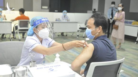 Người dân có thể ngồi nhà tự đăng ký tiêm vaccine Covid-19 từ 10-7 Người dân có thể ngồi nhà tự đăng ký tiêm vaccine Covid-19 từ 10-7