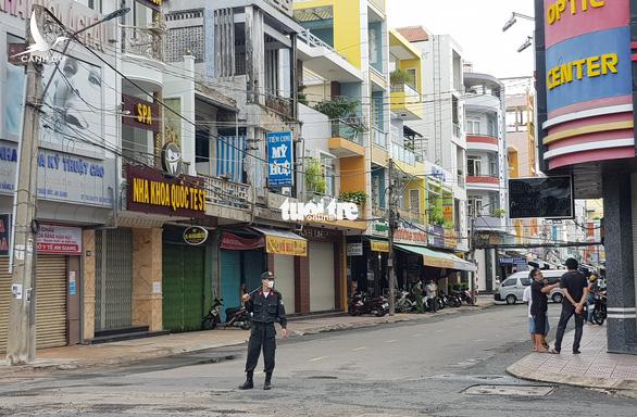 NÓNG: Công an An Giang khám xét nhiều tiệm vàng liên quan ‘trùm’ Mười Tường NÓNG: Công an An Giang khám xét nhiều tiệm vàng liên quan ‘trùm’ Mười Tường