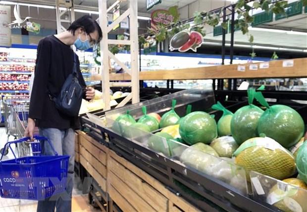 TPHCM đảm bảo cung cấp đủ thực phẩm, hàng hoá cho người dân TPHCM đảm bảo cung cấp đủ thực phẩm, hàng hoá cho người dân