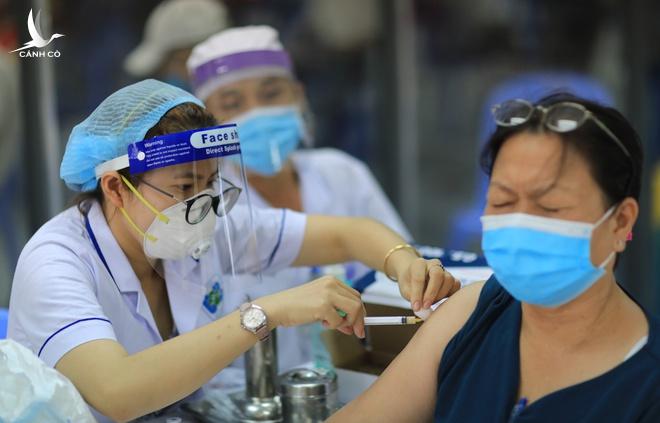 Thủ tướng: “Đến đầu năm 2022, 75 triệu người sẽ được tiêm vaccine” Thủ tướng: “Đến đầu năm 2022, 75 triệu người sẽ được tiêm vaccine”