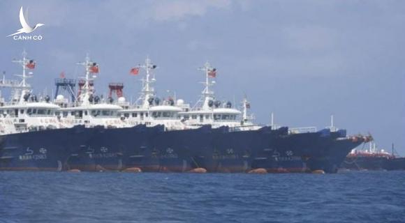 Philippines điều tra tin hàng trăm tàu Trung Quốc xả thải sinh hoạt xuống Biển Đông