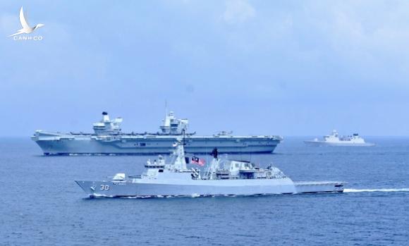 Tàu chiến, tàu ngầm hạt nhân Anh tiến vào Biển Đông Tàu chiến, tàu ngầm hạt nhân Anh tiến vào Biển Đông