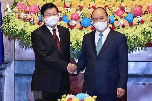 Chủ tịch nước Nguyễn Xuân Phúc lên đường thăm hữu nghị chính thức Lào Chủ tịch nước Nguyễn Xuân Phúc lên đường thăm hữu nghị chính thức Lào