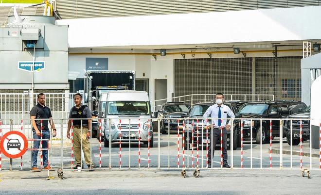 CLIP: Dàn xe đặc chủng của mật vụ Mỹ tháp tùng Phó Tổng thống Kamala Harris tại Hà Nội