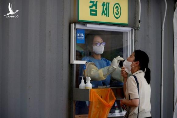 Hàn Quốc: Hai ca mắc biến thể Covid-19 “lẩn trốn được vắc-xin”