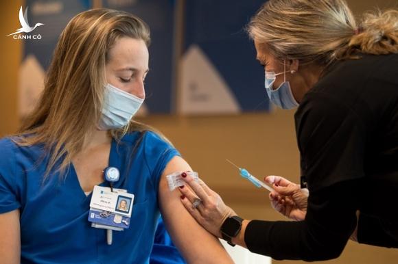 Y tá Mỹ ám ảnh bệnh nhân Covid-19 chết vì không tiêm vắc xin Y tá Mỹ ám ảnh bệnh nhân Covid-19 chết vì không tiêm vắc xin