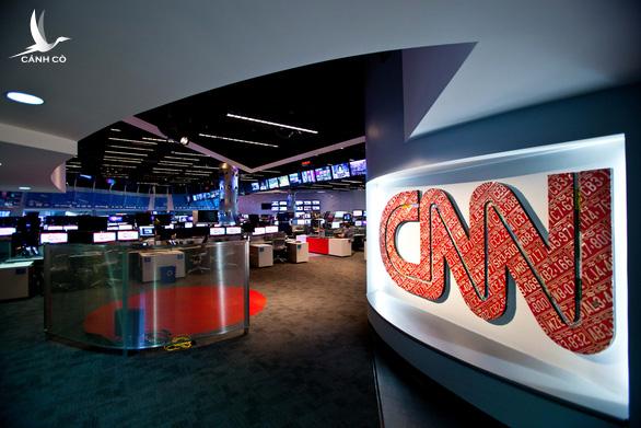 CNN sa thải 3 nhân viên không tiêm vắc xin COVID-19