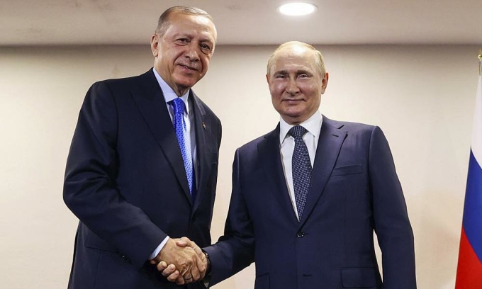 Vì sao Thổ Nhĩ Kỳ xích lại gần Nga?