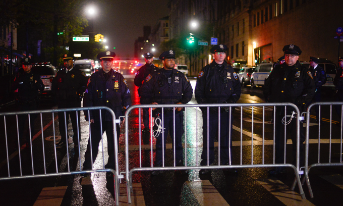 Cảnh sát Mỹ bắt 300 sinh viên biểu tình chống Israel Cảnh sát Mỹ bắt 300 sinh viên biểu tình chống Israel